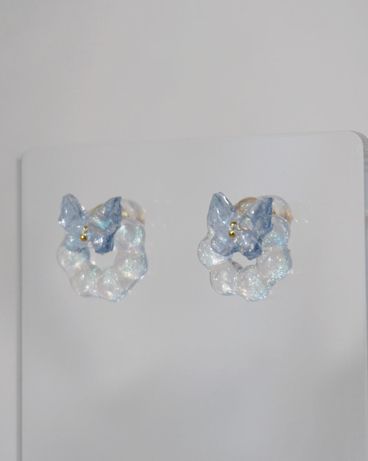 Butterfly Wreath Earrings [Morning Mist]